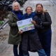 Cheque GroenGeeft.nl Overhandiging van de cheque van GroenGeeft.nl aan Vrijstaat Thialf