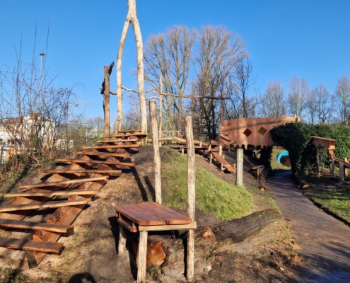 Klauterbrug achterkant De klauterbrug in de Groene Heuvels, gezien vanaf de achterkant