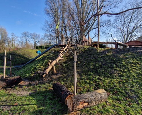 Klauterbrug voorkant De klauterbrug in de Groene Heuvels, gezien vanaf de voorkant